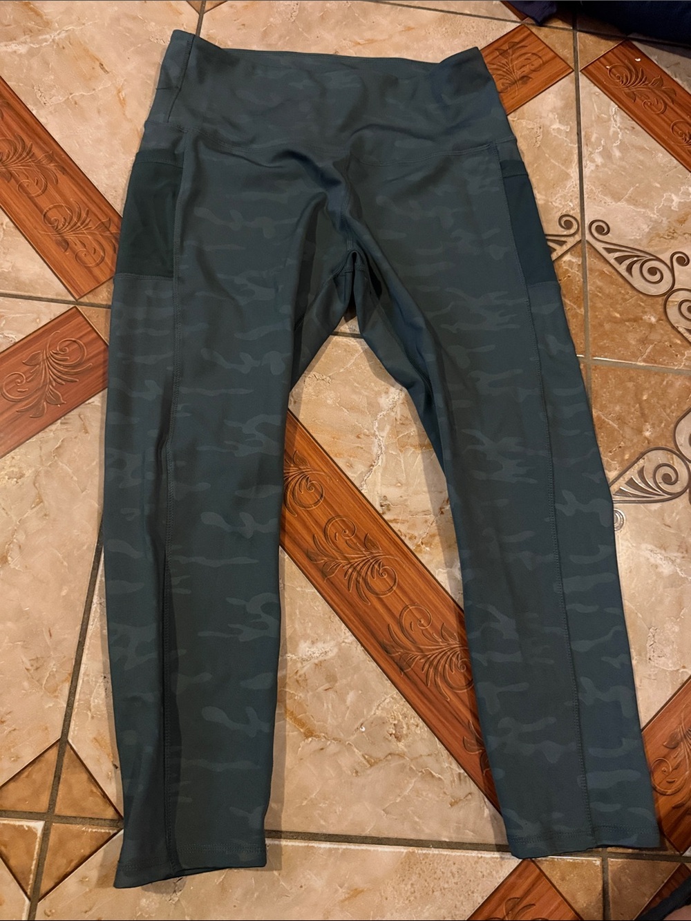 Camo Print High-Waist Leggings - Dark Green